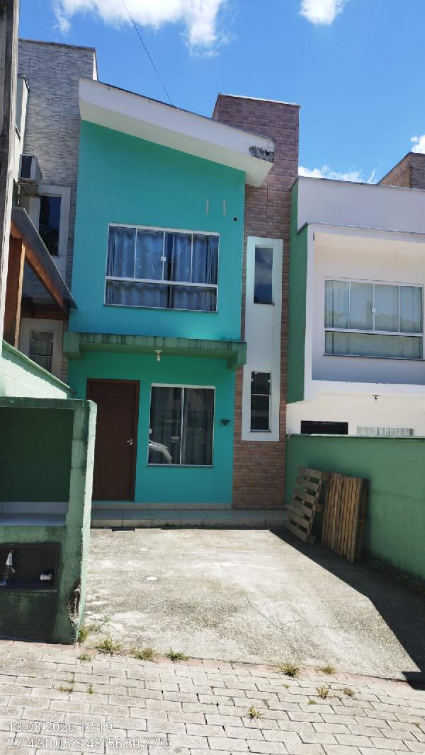 Vende-se em Brusque-SC  Casa, 60.00 de área total, 60.00 de área privativa, 88.80 de área do terreno,  2_qto(s), a.serv, WC, 1_sala(s), cozinha.
