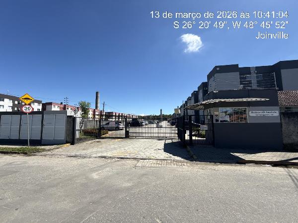 Vende-se em Joinville-SC  apto, 50.34 de área total, 45.17 de área privativa,  2_qto(s), a.serv, WC, 1_sala(s), cozinha, 1_vaga(s) de garagem.