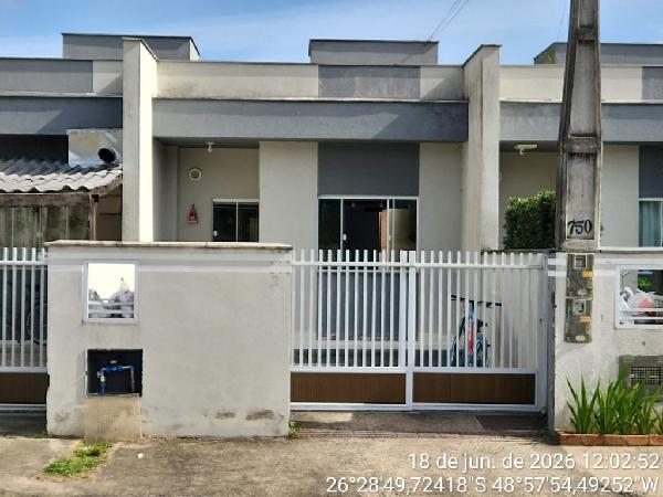 Vende-se em Guaramirim-SC  Casa, 54.05 de área total, 53.25 de área privativa, 120.00 de área do terreno,  2_qto(s), a.serv, WC, 1_sala(s), cozinha, 1_vaga(s) de garagem.