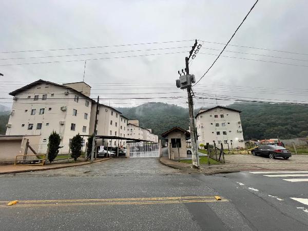 Vende-se em Blumenau-SC  apto, 54.07 de área total, 45.79 de área privativa,  2_qto(s), WC, 1_sala(s), cozinha.