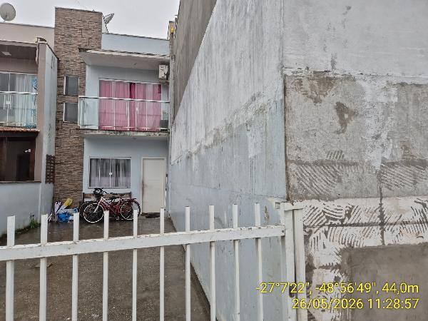 Vende-se em Brusque-SC  Casa, 69.97 de área total, 69.97 de área privativa, 119.09 de área do terreno,  2_qto(s), a.serv, WC, 1_sala(s), 1 lavabo(s), cozinha.