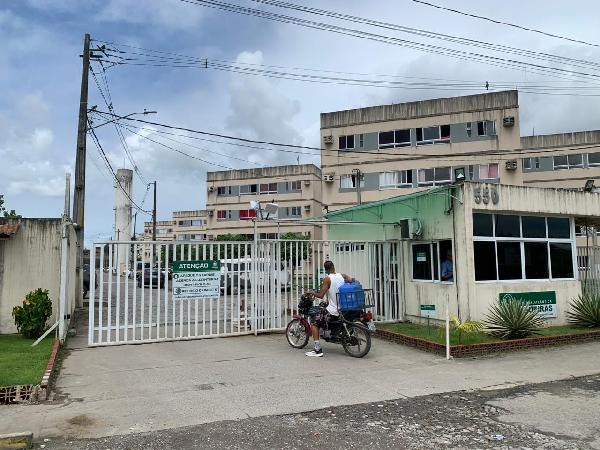 Vende-se em Sao Lourenco Da Mata-PE  apto, 81.10 de área total, 45.35 de área privativa,  2_qto(s), a.serv, WC, 1_sala(s), cozinha, 1_vaga(s) de garagem.