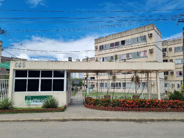 Vende-se em Sao Lourenco Da Mata-PE  apto, 83.10 de área total, 45.35 de área privativa,  2_qto(s), a.serv, WC, 1_sala(s), cozinha, 1_vaga(s) de garagem.