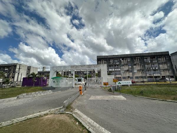 Vende-se em Sao Lourenco Da Mata-PE  apto, 63.62 de área total, 46.35 de área privativa,  2_qto(s), varanda, a.serv, WC, 1_sala(s), cozinha.