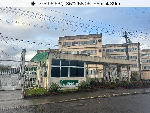 Vende-se em Sao Lourenco Da Mata-PE  apto, 81.10 de área total, 45.35 de área privativa,  2_qto(s), a.serv, WC, 2_sala(s), cozinha, 1_vaga(s) de garagem.