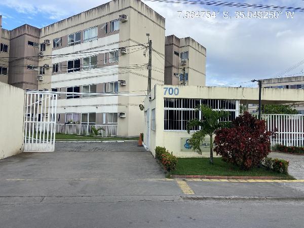 Vende-se em Sao Lourenco Da Mata-PE  apto, 81.10 de área total, 45.35 de área privativa,  2_qto(s), a.serv, WC, 1_sala(s), cozinha, 1_vaga(s) de garagem.