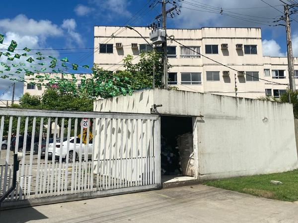 Vende-se em Sao Lourenco Da Mata-PE  apto, 64.38 de área total, 45.36 de área privativa,  2_qto(s), a.serv, WC, 1_sala(s), cozinha, 1_vaga(s) de garagem.