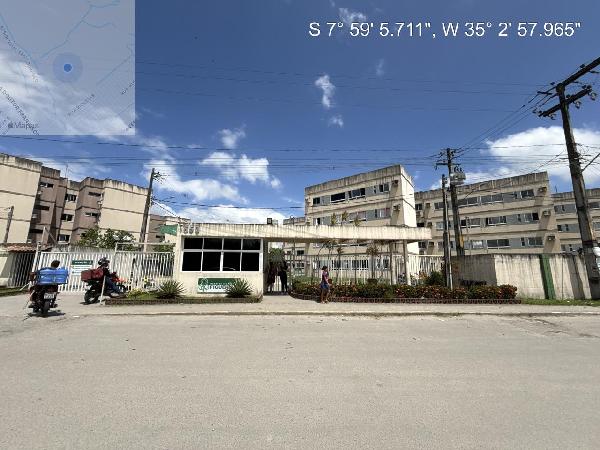 Vende-se em Sao Lourenco Da Mata-PE  apto, 63.97 de área total, 45.35 de área privativa,  2_qto(s), a.serv, WC, 1_sala(s), cozinha, 1_vaga(s) de garagem.