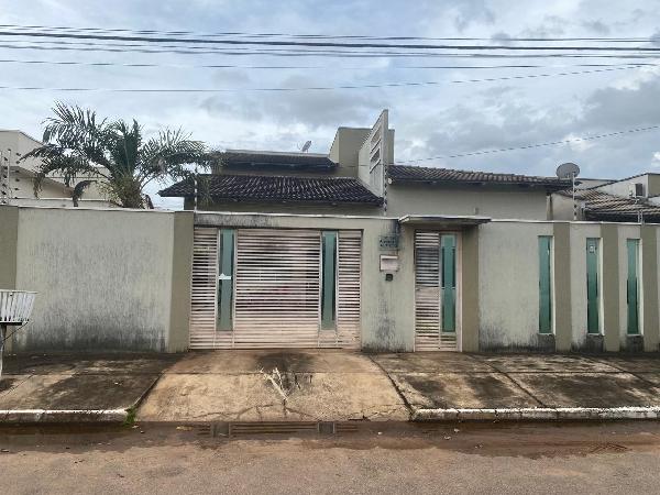 Vende-se em Palmas-TO  Casa, 190.57 de área total, 190.57 de área privativa, 448.00 de área do terreno,  3_qto(s), varanda, a.serv, WC, 2_sala(s), 1 lavabo(s), cozinha, 1_vaga(s) de garagem.