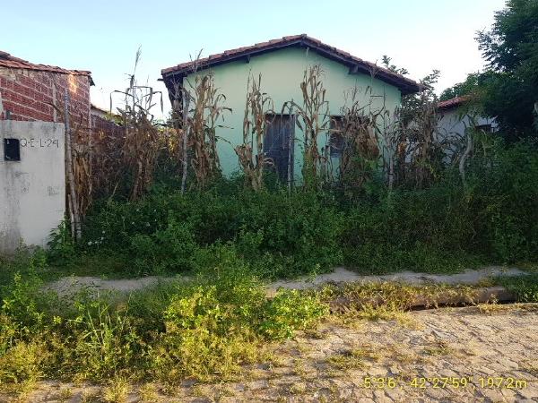Vende-se em Altos-PI  Casa, 45.20 de área total, 45.20 de área privativa, 200.00 de área do terreno,  2_qto(s), a.serv, WC, 1_sala(s), cozinha.