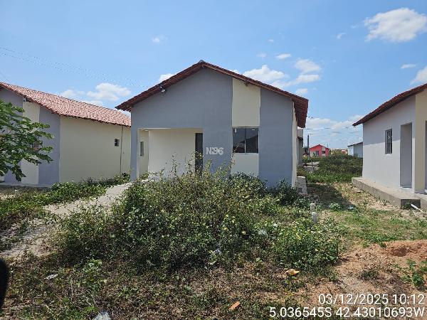Vende-se em Altos-PI  Casa, 52.00 de área total, 52.00 de área privativa, 200.00 de área do terreno,  2_qto(s), varanda, a.serv, WC, 1_sala(s), cozinha.