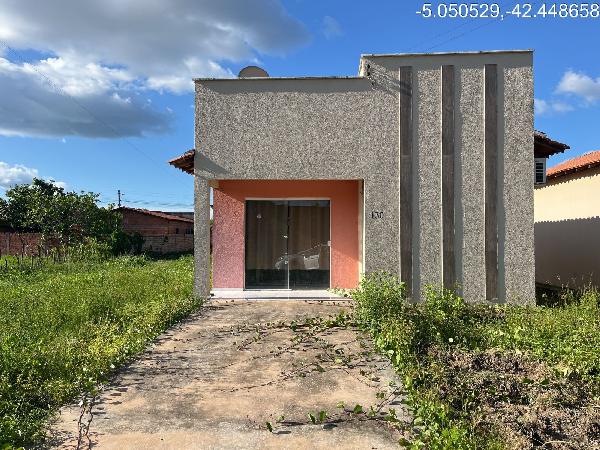 Vende-se em Altos-PI  Casa, 58.94 de área privativa, 233.33 de área do terreno,  2_qto(s), WC, 1_sala(s), cozinha.