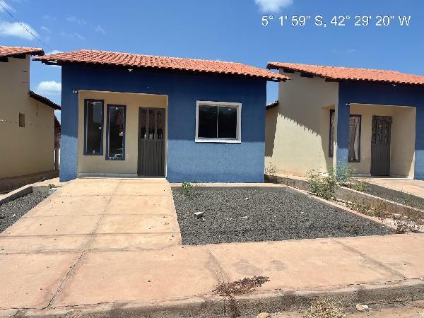 Vende-se em Altos-PI  Casa, 62.83 de área total, 62.83 de área privativa, 200.00 de área do terreno,  2_qto(s), a.serv, WC, 1_sala(s), cozinha, 1_vaga(s) de garagem.