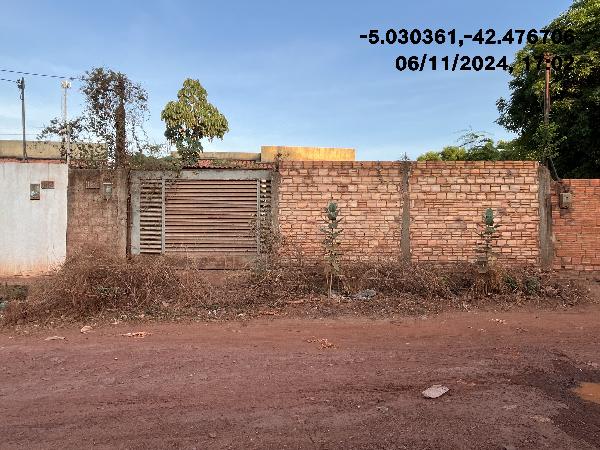 Vende-se em Altos-PI  Casa, 64.96 de área privativa, 200.00 de área do terreno,  2_qto(s), WC, 1_sala(s), cozinha, 1_vaga(s) de garagem.