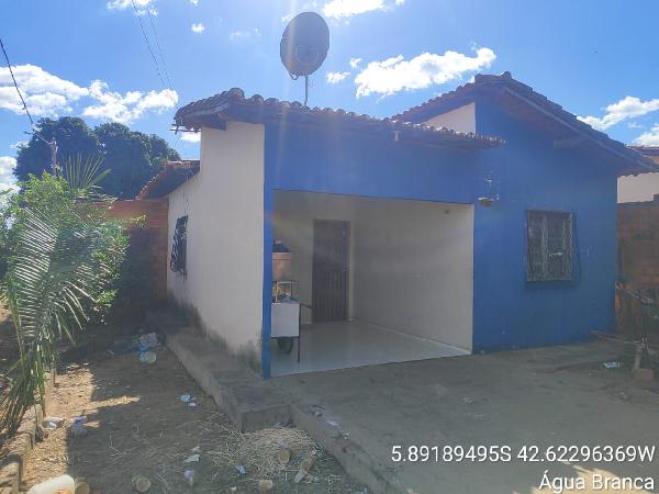 Vende-se em Agua Branca-PI  Casa, 62.70 de área total, 62.70 de área privativa, 200.00 de área do terreno,  2_qto(s), a.serv, WC, 1_sala(s), cozinha, Terraco.
