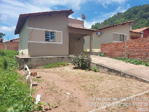 Vende-se em Altos-PI  Casa, 57.84 de área total, 57.84 de área privativa, 250.00 de área do terreno,  2_qto(s), a.serv, WC, 1_sala(s), cozinha.