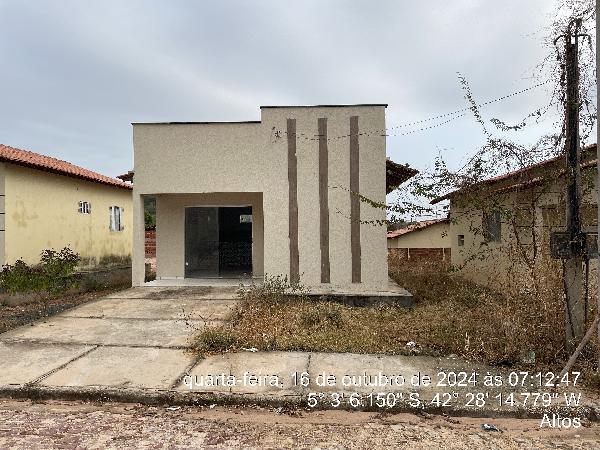 Vende-se em Altos-PI  Casa, 58.94 de área privativa, 200.00 de área do terreno,  2_qto(s), a.serv, WC, 1_sala(s), cozinha, Terraco, 1_vaga(s) de garagem.
