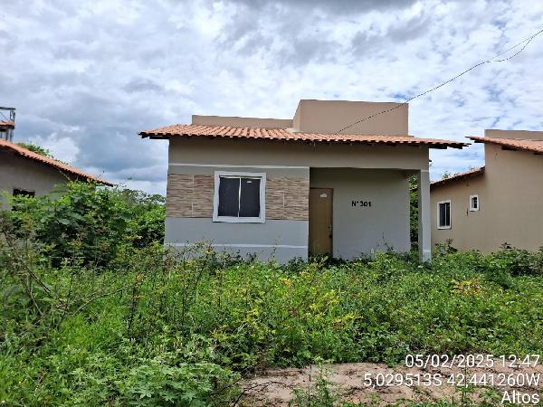 Vende-se em Altos-PI  Casa, 50.14 de área total, 50.14 de área privativa, 200.00 de área do terreno,  2_qto(s), varanda, a.serv, WC, 1_sala(s), cozinha.