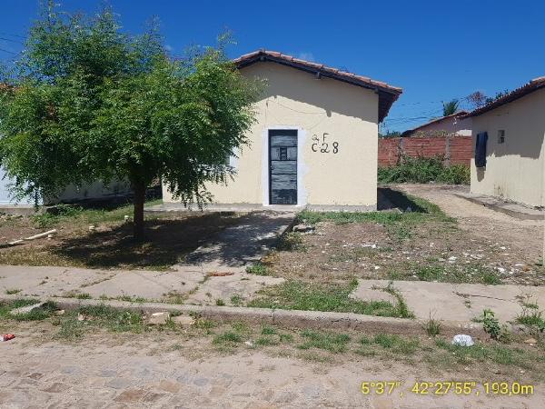 Vende-se em Altos-PI  Casa, 45.20 de área total, 45.20 de área privativa, 200.00 de área do terreno,  2_qto(s), a.serv, WC, 1_sala(s), cozinha.