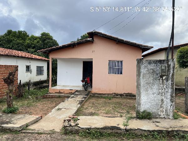 Vende-se em Agua Branca-PI  Casa, 62.22 de área total, 62.22 de área privativa, 300.00 de área do terreno,  2_qto(s), a.serv, WC, 1_sala(s), cozinha.