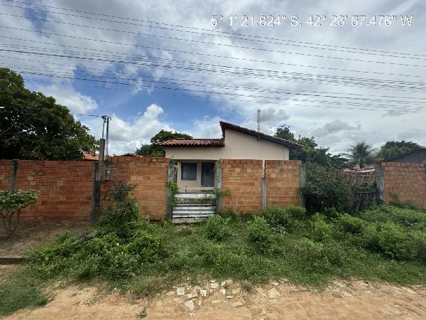 Vende-se em Altos-PI  Casa, 51.00 de área privativa, 248.00 de área do terreno,  2_qto(s), a.serv, WC, 1_sala(s), cozinha, Terraco, 1_vaga(s) de garagem.