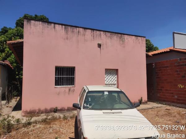 Vende-se em Agua Branca-PI  Casa, 65.00 de área total, 65.00 de área privativa, 322.00 de área do terreno,  2_qto(s), a.serv, WC, 1_sala(s), cozinha, 1_vaga(s) de garagem.