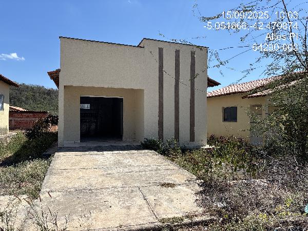 Vende-se em Altos-PI  Casa, 65.18 de área total, 65.18 de área privativa, 200.00 de área do terreno,  2_qto(s), varanda, a.serv, WC, 1_sala(s), cozinha, 1_vaga(s) de garagem.