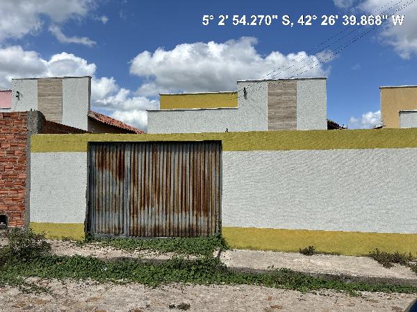 Vende-se em Altos-PI  Casa, 58.42 de área privativa, 205.62 de área do terreno,  2_qto(s), a.serv, WC, 1_sala(s), cozinha, 1_vaga(s) de garagem.