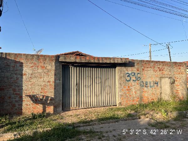 Vende-se em Altos-PI  Casa, 54.00 de área total, 54.00 de área privativa, 278.75 de área do terreno,  2_qto(s), WC, 1_sala(s), cozinha, Terraco.