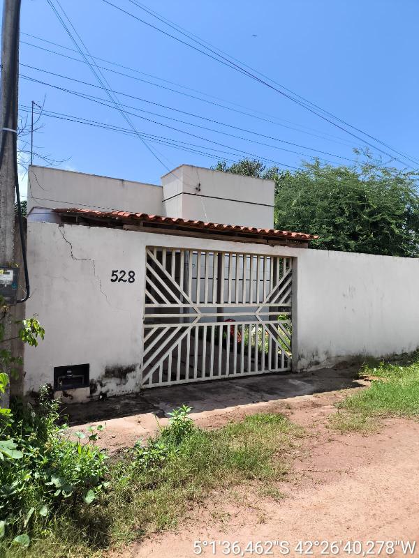 Vende-se em Altos-PI  Casa, 54.19 de área total, 54.19 de área privativa, 300.00 de área do terreno,  2_qto(s), WC, 1_sala(s), cozinha, Terraco.
