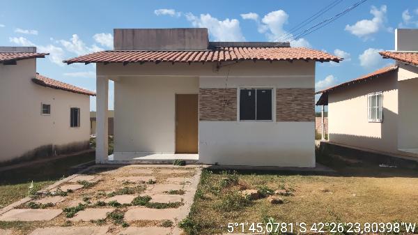 Vende-se em Altos-PI  Casa, 58.53 de área privativa, 200.00 de área do terreno,  2_qto(s), a.serv, WC, 1_sala(s), sacada, cozinha, 1_vaga(s) de garagem.