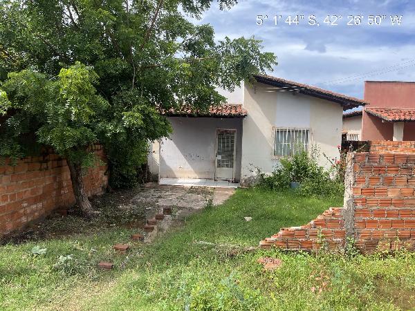 Vende-se em Altos-PI  Casa, 69.98 de área privativa, 200.00 de área do terreno,  2_qto(s), a.serv, WC, 1_sala(s), cozinha, Terraco.