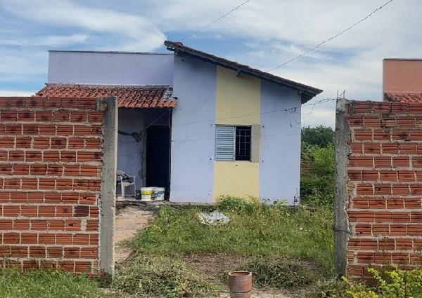 Vende-se em Altos-PI  Casa, 53.20 de área total, 53.20 de área privativa, 300.00 de área do terreno,  2_qto(s), a.serv, WC, 1_sala(s), cozinha, Terraco, 1_vaga(s) de garagem.