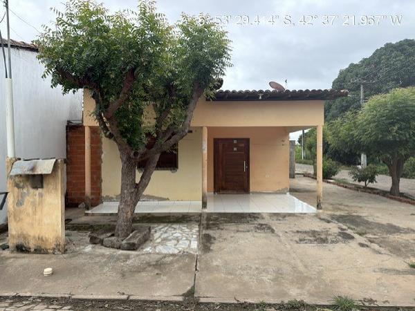 Vende-se em Agua Branca-PI  Casa, 73.14 de área total, 73.14 de área privativa, 175.00 de área do terreno,  2_qto(s), WC, 1_sala(s), cozinha, 1_vaga(s) de garagem.