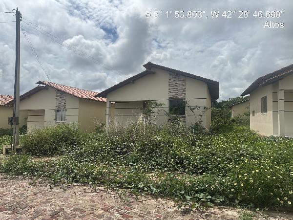 Vende-se em Altos-PI  Casa, 52.21 de área total, 52.21 de área privativa, 210.21 de área do terreno,  2_qto(s), varanda, a.serv, WC, 1_sala(s), cozinha, Terraco.