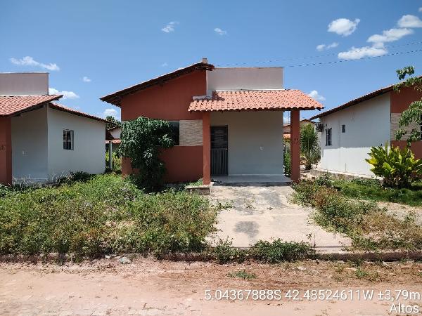 Vende-se em Altos-PI  Casa, 56.43 de área privativa, 200.00 de área do terreno,  2_qto(s), a.serv, WC, 1_sala(s), cozinha, 1_vaga(s) de garagem.
