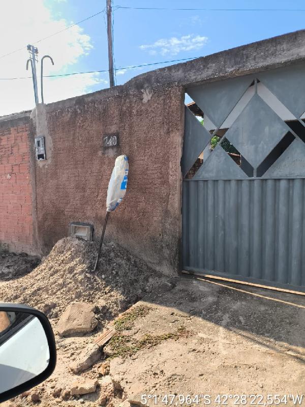 Vende-se em Altos-PI  Casa, 50.89 de área total, 50.89 de área privativa, 200.07 de área do terreno,  2_qto(s), varanda, a.serv, WC, 1_sala(s), cozinha, Terraco, 1_vaga(s) de garagem.