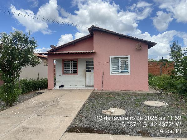 Vende-se em Altos-PI  Casa, 62.00 de área total, 62.00 de área privativa, 250.00 de área do terreno,  2_qto(s), WC, 1_sala(s), cozinha, Terraco, 2_vaga(s) de garagem.