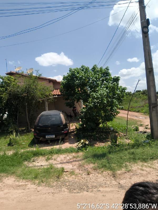 Vende-se em Altos-PI  Casa, 55.10 de área total, 55.10 de área privativa, 200.00 de área do terreno,  2_qto(s), a.serv, WC, 1_sala(s), cozinha.
