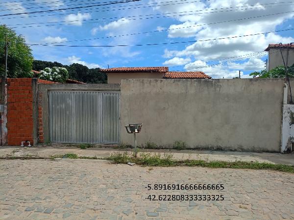 Vende-se em Agua Branca-PI  Casa, 67.52 de área total, 67.52 de área privativa, 195.00 de área do terreno,  3_qto(s), WC, 1_sala(s), cozinha.