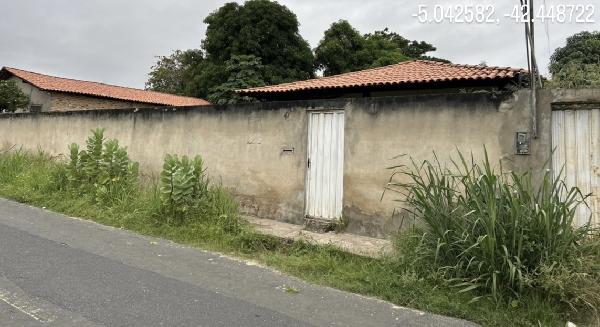 Vende-se em Altos-PI  Casa, 102.95 de área privativa, 532.14 de área do terreno,  3_qto(s), a.serv, WC, 2_sala(s), cozinha.