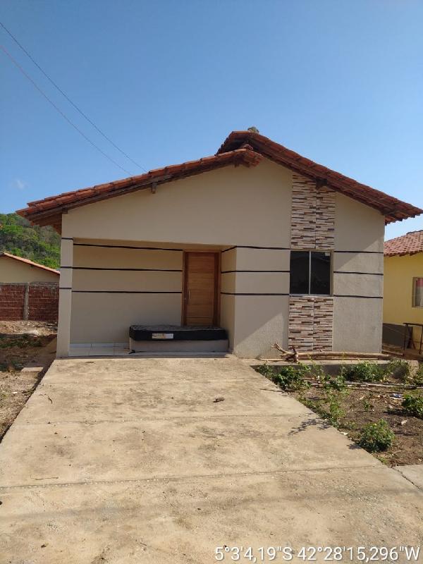 Vende-se em Altos-PI  Casa, 50.89 de área privativa, 200.00 de área do terreno,  2_qto(s), varanda, a.serv, WC, 1_sala(s), cozinha.