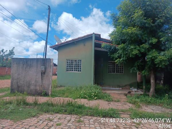 Vende-se em Altos-PI  Casa, 53.00 de área privativa, 200.00 de área do terreno,  2_qto(s), a.serv, WC, 1_sala(s), cozinha, 1_vaga(s) de garagem.