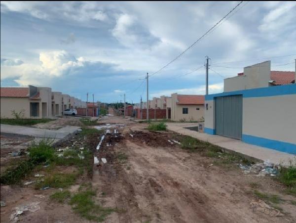 Vende-se em Altos-PI  Casa, 59.00 de área total, 59.00 de área privativa, 227.50 de área do terreno,  2_qto(s), varanda, a.serv, WC, 1_sala(s), cozinha.