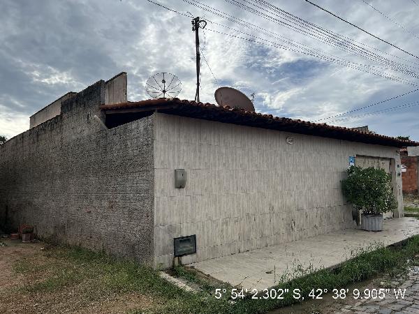 Vende-se em Agua Branca-PI  Casa, 70.00 de área total, 70.00 de área privativa, 202.40 de área do terreno,  2_qto(s), varanda, a.serv, WC, 1_sala(s), cozinha, Terraco.