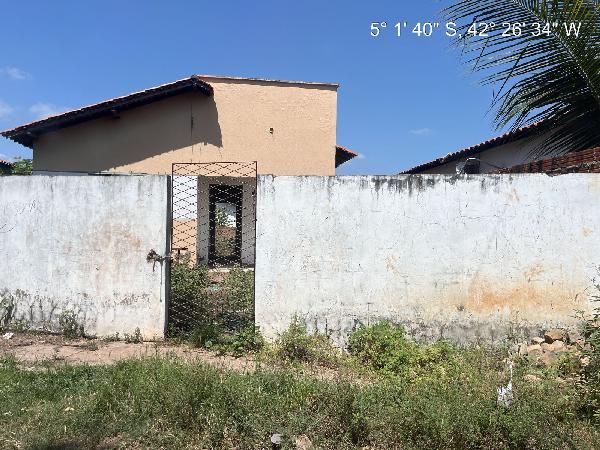 Vende-se em Altos-PI  Casa, 50.14 de área total, 50.14 de área privativa, 290.00 de área do terreno,  2_qto(s), varanda, a.serv, WC, 1_sala(s), cozinha.