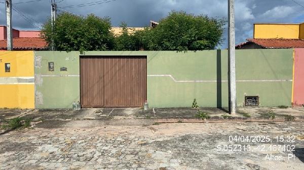 Vende-se em Altos-PI  Casa, 63.44 de área total, 63.44 de área privativa, 200.00 de área do terreno,  2_qto(s), a.serv, WC, 1_sala(s), cozinha, 1_vaga(s) de garagem.