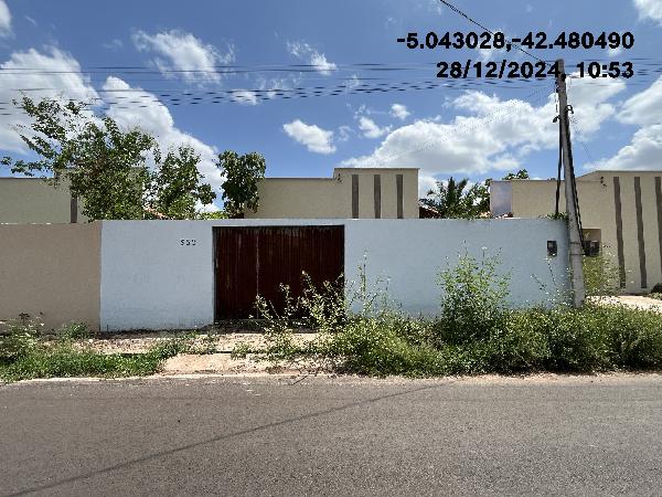 Vende-se em Altos-PI  Casa, 58.94 de área total, 58.94 de área privativa, 200.00 de área do terreno,  2_qto(s), varanda, a.serv, WC, 1_sala(s), cozinha.