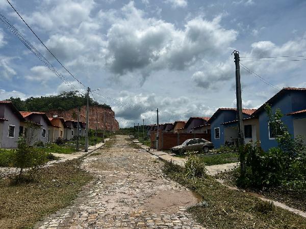 Vende-se em Altos-PI  Casa, 66.50 de área total, 66.50 de área privativa, 265.93 de área do terreno,  2_qto(s), a.serv, WC, 1_sala(s), cozinha, 1_vaga(s) de garagem.