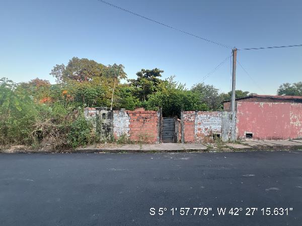 Vende-se em Altos-PI  Casa, 66.50 de área privativa, 522.00 de área do terreno,  3_qto(s), WC, 1_sala(s), cozinha, Terraco.
